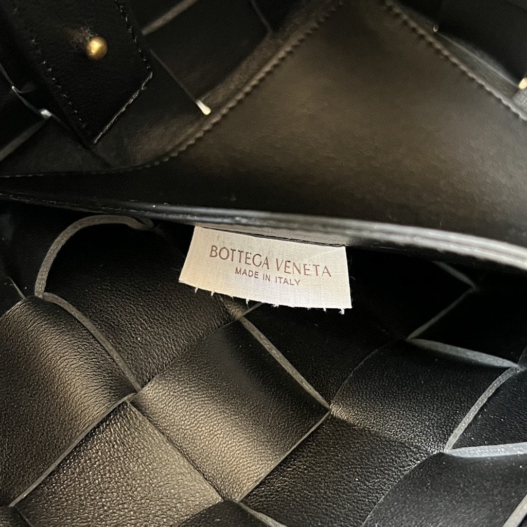 BOTTEGA VENETA SMALL 22 CASSETTE IN BLACK LAMBSKIN