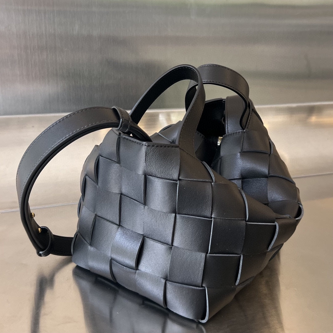 BOTTEGA VENETA SMALL 22 CASSETTE IN BLACK LAMBSKIN