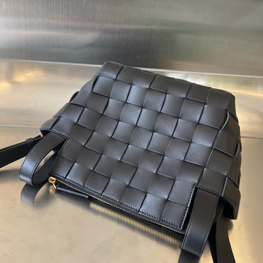 BOTTEGA VENETA SMALL 22 CASSETTE IN BLACK LAMBSKIN