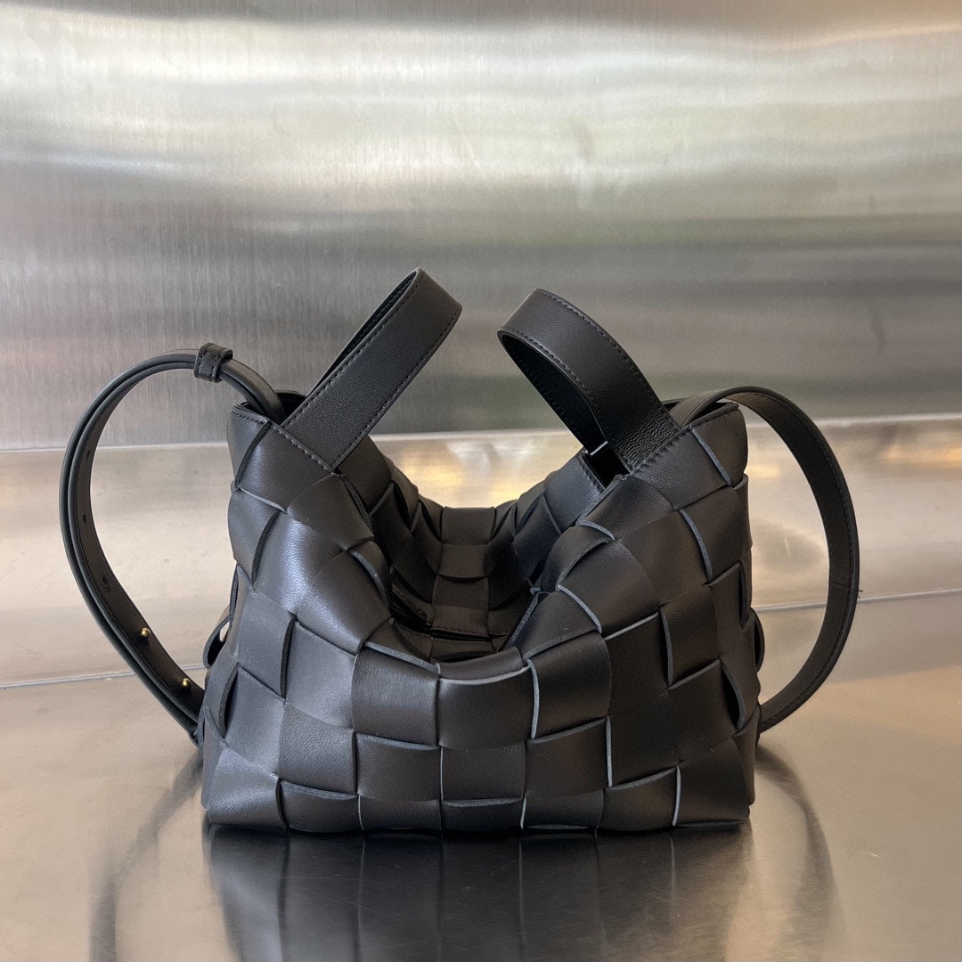 BOTTEGA VENETA SMALL 22 CASSETTE IN BLACK LAMBSKIN