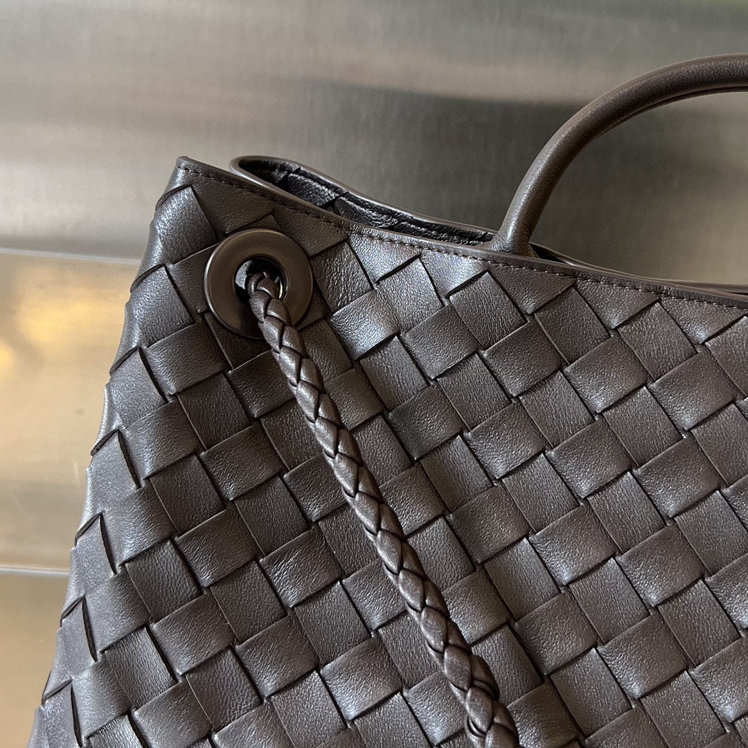 BOTTEGA VENETA SMALL ANDIAMO 29 IN DARK BROWN LAMBSKIN