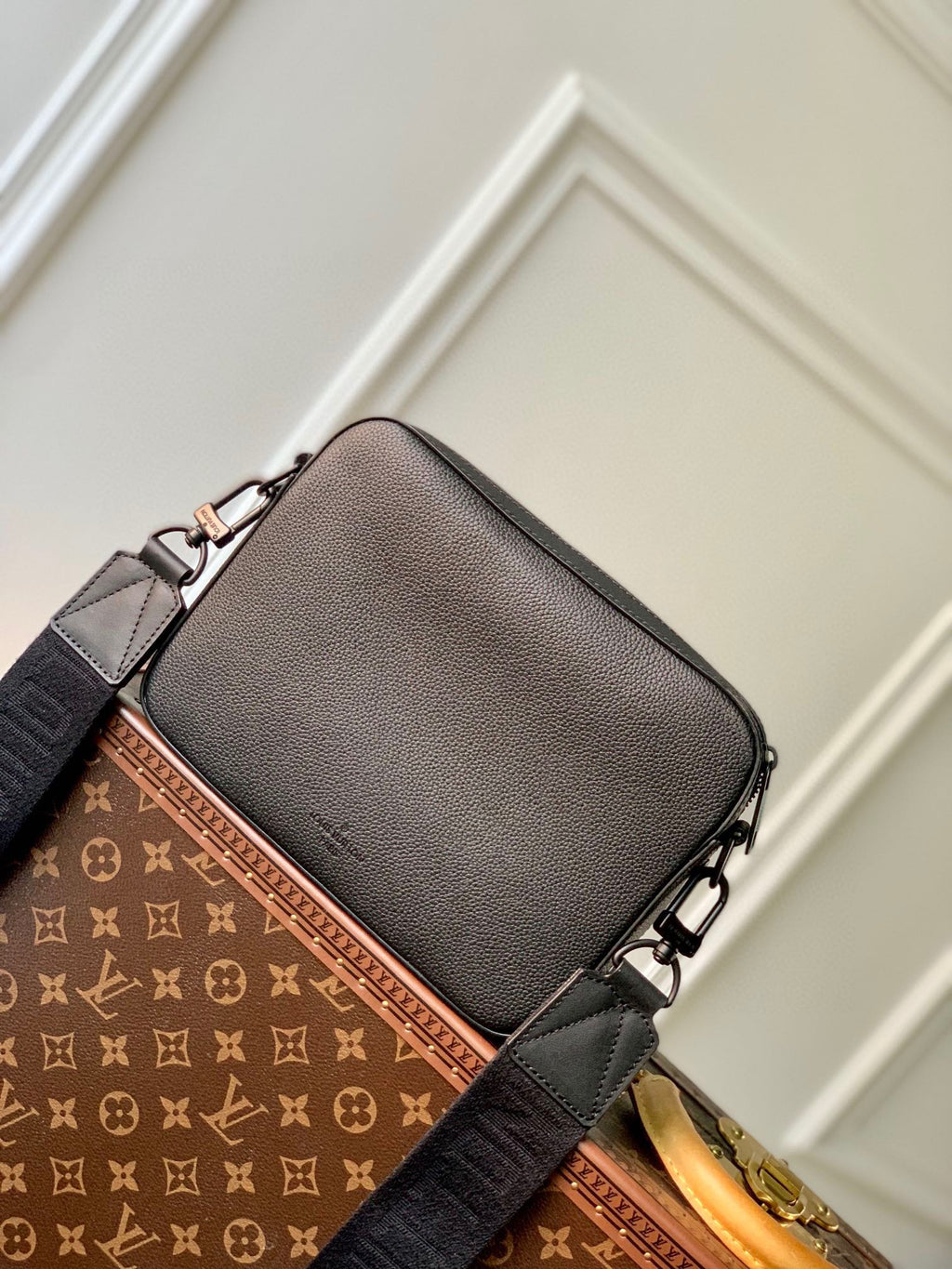 LOUIS VUITTON FASTLINE MESSENGER 23.5 IN DARK BROWN PATENT CALFSKIN