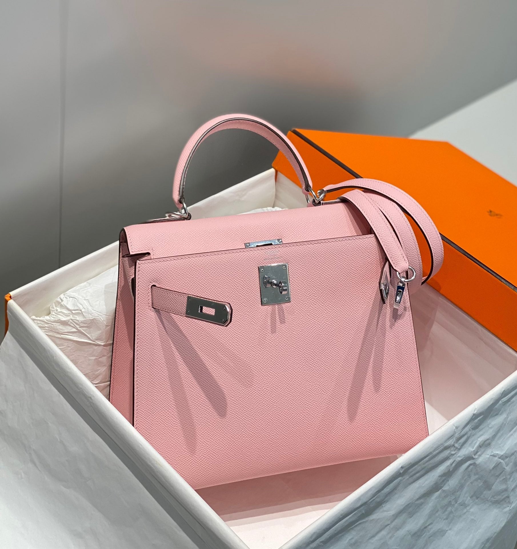HERMES KELLY 28CM IN ROSE SAKURA SWIFT CALFSKIN SILVER HARDWARE