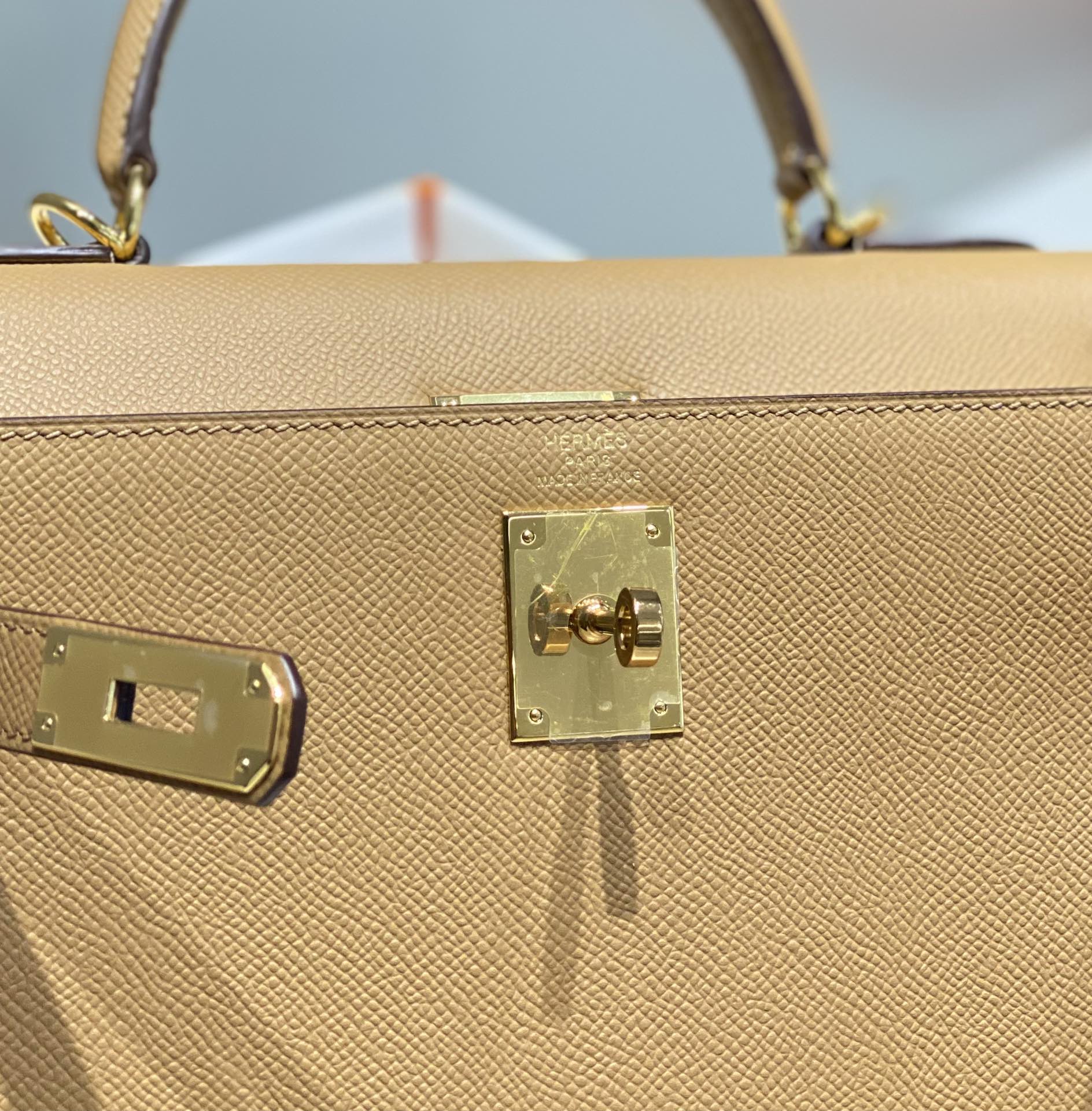HERMES KELLY 28CM IN CHAI EPSOM CALFSKIN GOLD HARDWARE