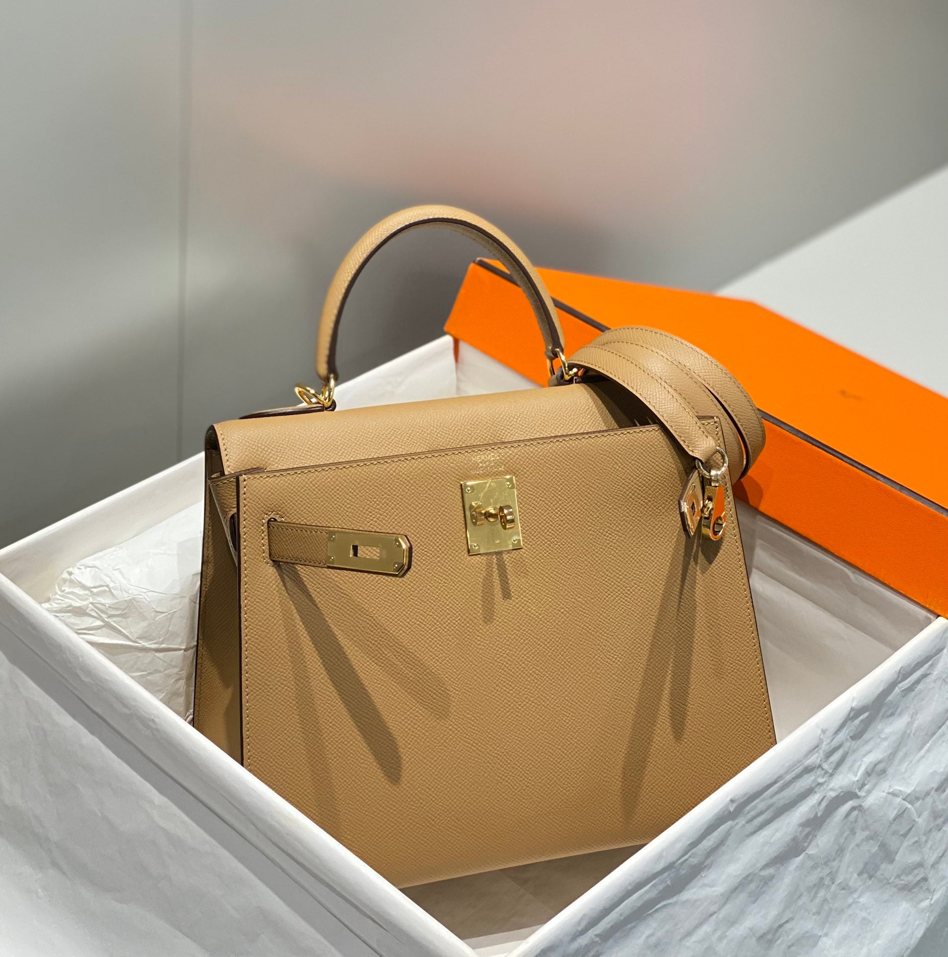 HERMES KELLY 28CM IN CHAI EPSOM CALFSKIN GOLD HARDWARE