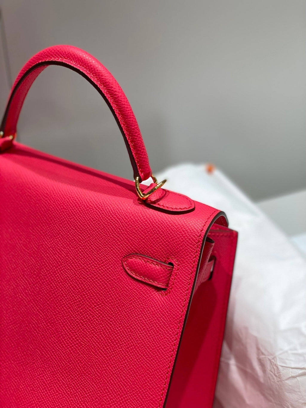 HERMES KELLY 28CM IN ROSE TYRIEN SWIFT CALFSKIN GOLD HARDWARE