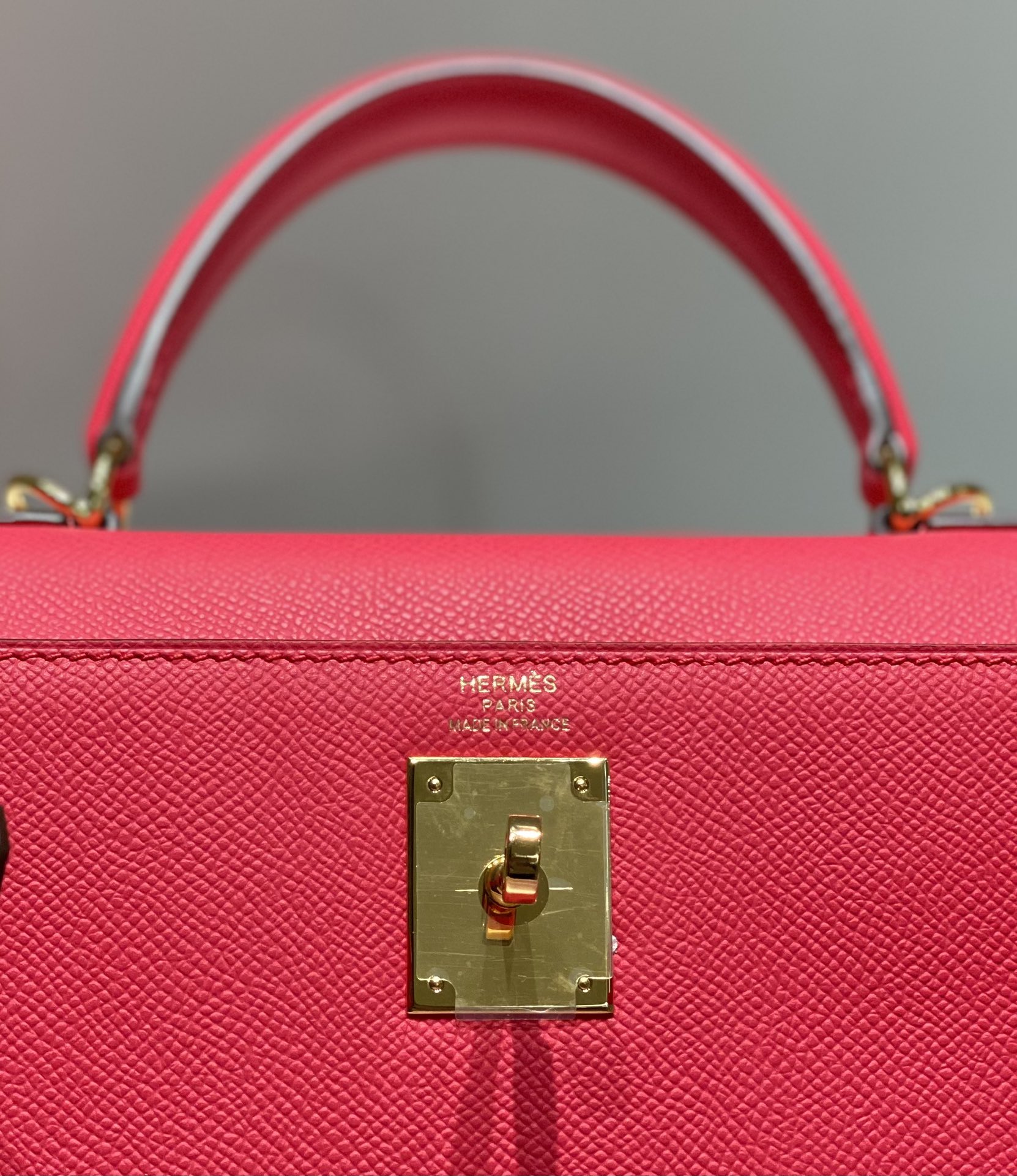 HERMES KELLY 28CM IN ROSE TYRIEN SWIFT CALFSKIN GOLD HARDWARE