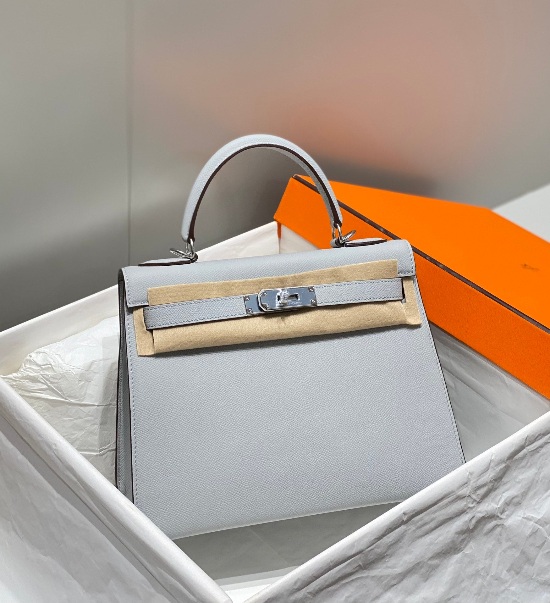 HERMES KELLY 28CM IN GRIS PERLE EPSOM CALFSKIN PALLADIUM HARDWARE