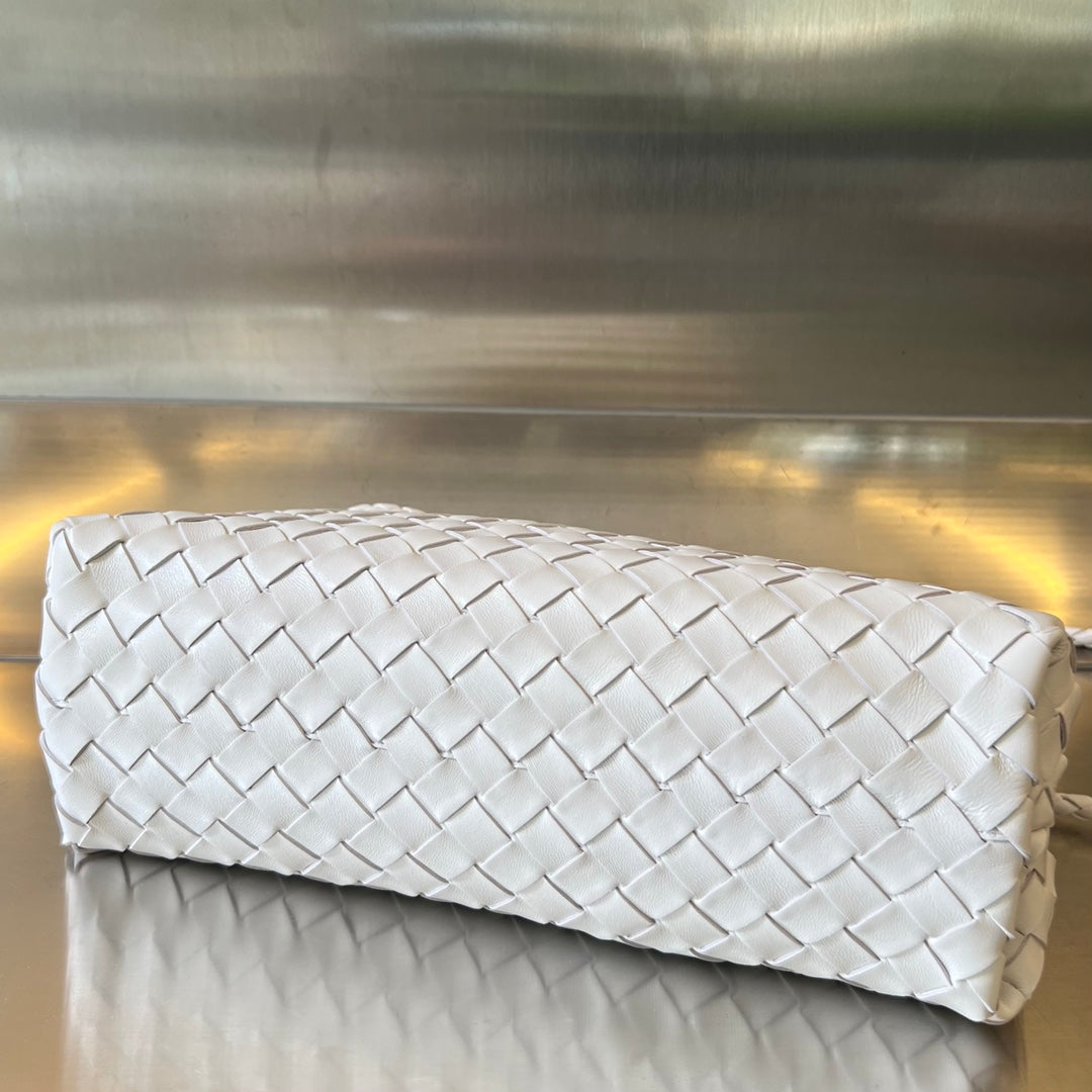 BOTTEGA VENETA SMALL ANDIAMO 29 IN WHITE LAMBSKIN