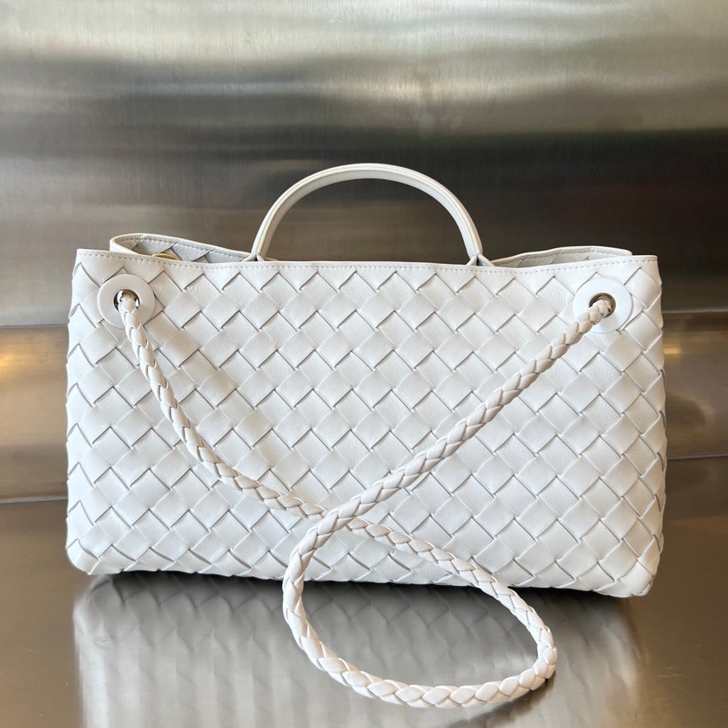 BOTTEGA VENETA SMALL ANDIAMO 29 IN WHITE LAMBSKIN