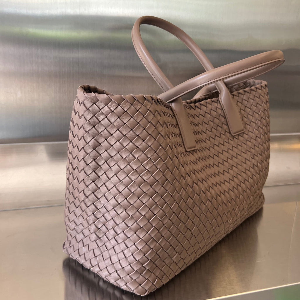 BOTTEGA VENETA LARGE CABAT 51 IN SADDLE BROWN LAMBSKIN