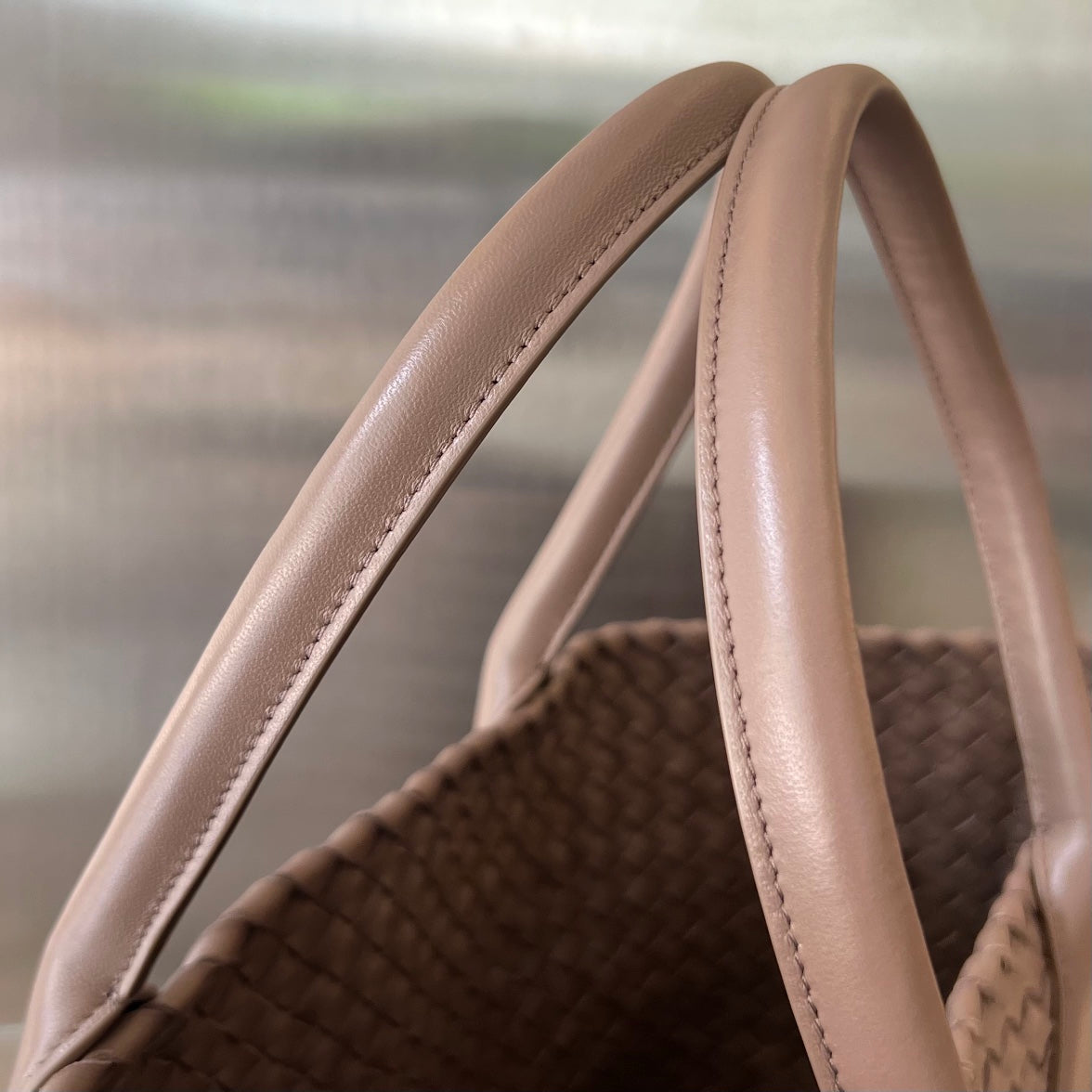 BOTTEGA VENETA LARGE CABAT 51 IN SADDLE BROWN LAMBSKIN