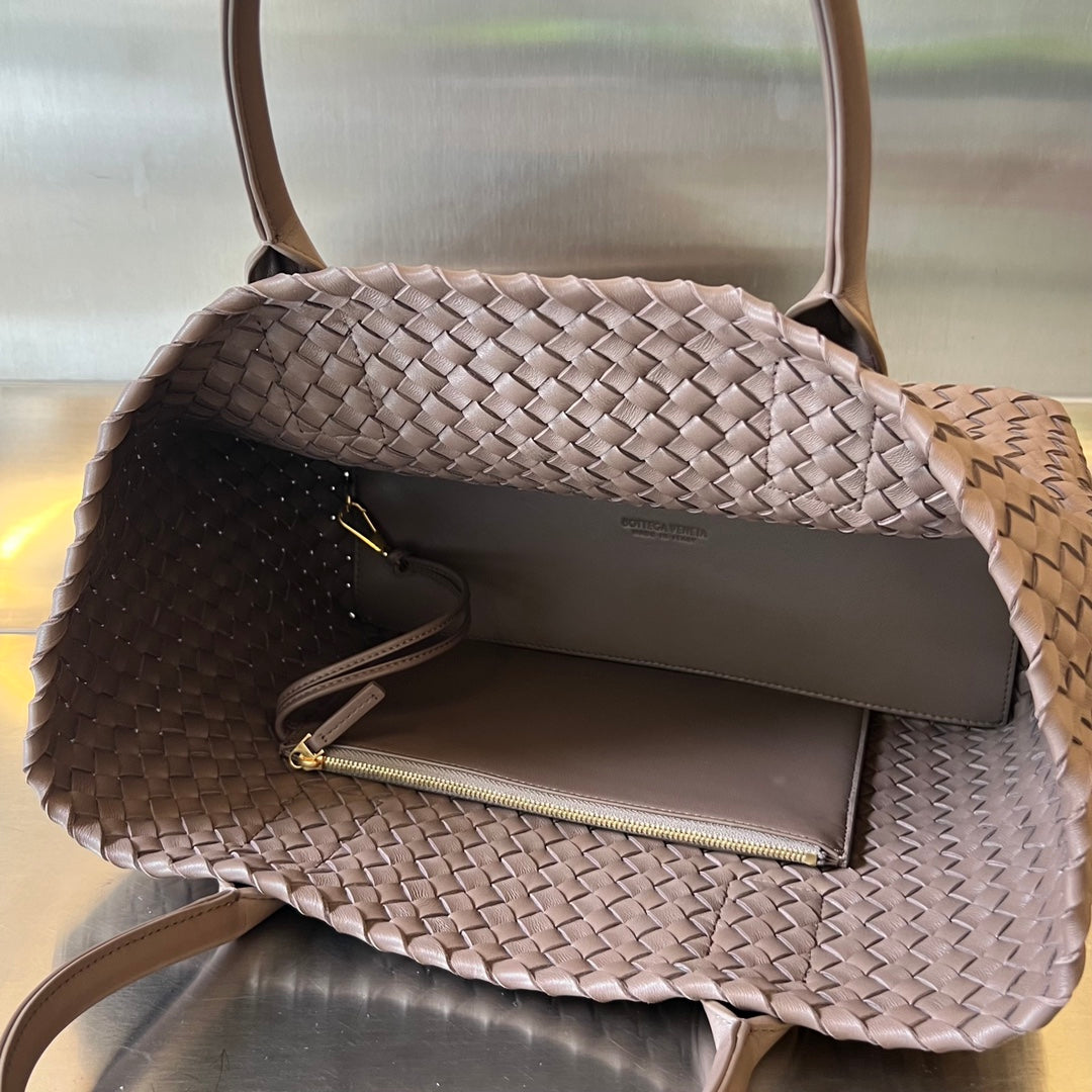BOTTEGA VENETA SMALL CABAT 32 IN SADDLE BROWN LAMBSKIN