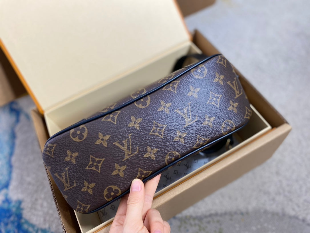 LOUIS VUITTON BOULOGNE 29 IN BROWN MONOGRAM CANVAS GOLD HARDWARE