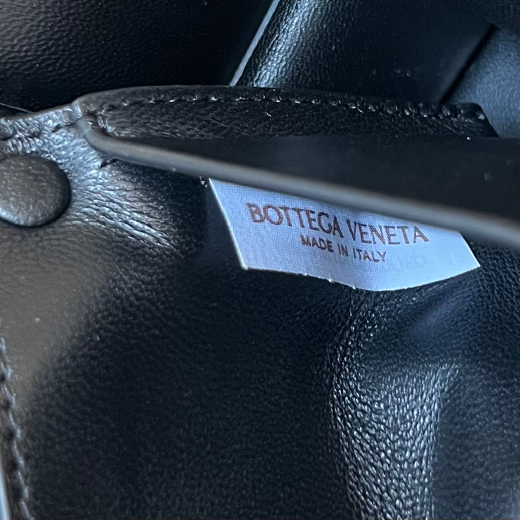 BOTTEGA VENETA MINI CASSETTE 18 IN BLACK LAMBSKIN