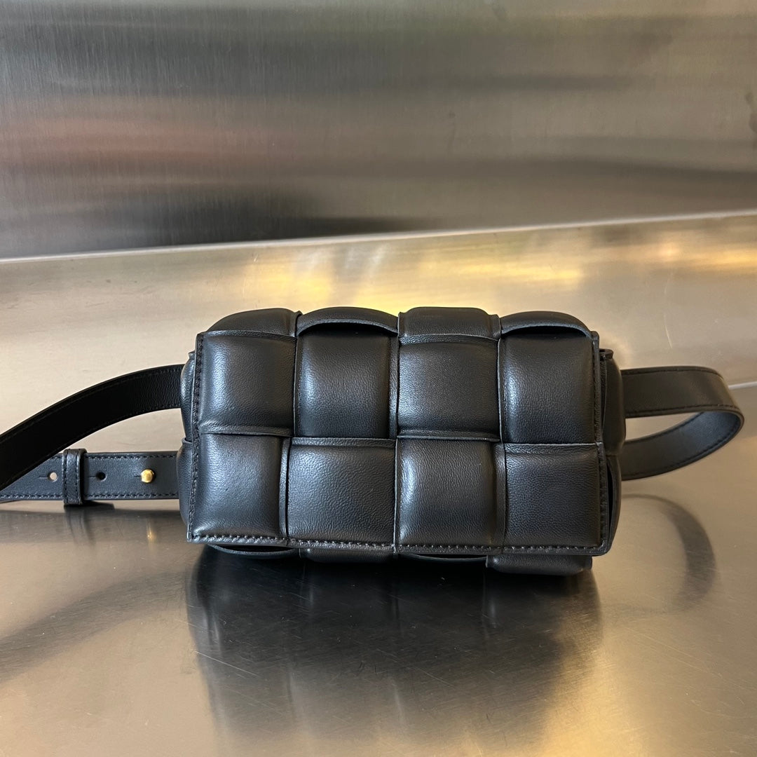 BOTTEGA VENETA MINI CASSETTE 18 IN BLACK LAMBSKIN