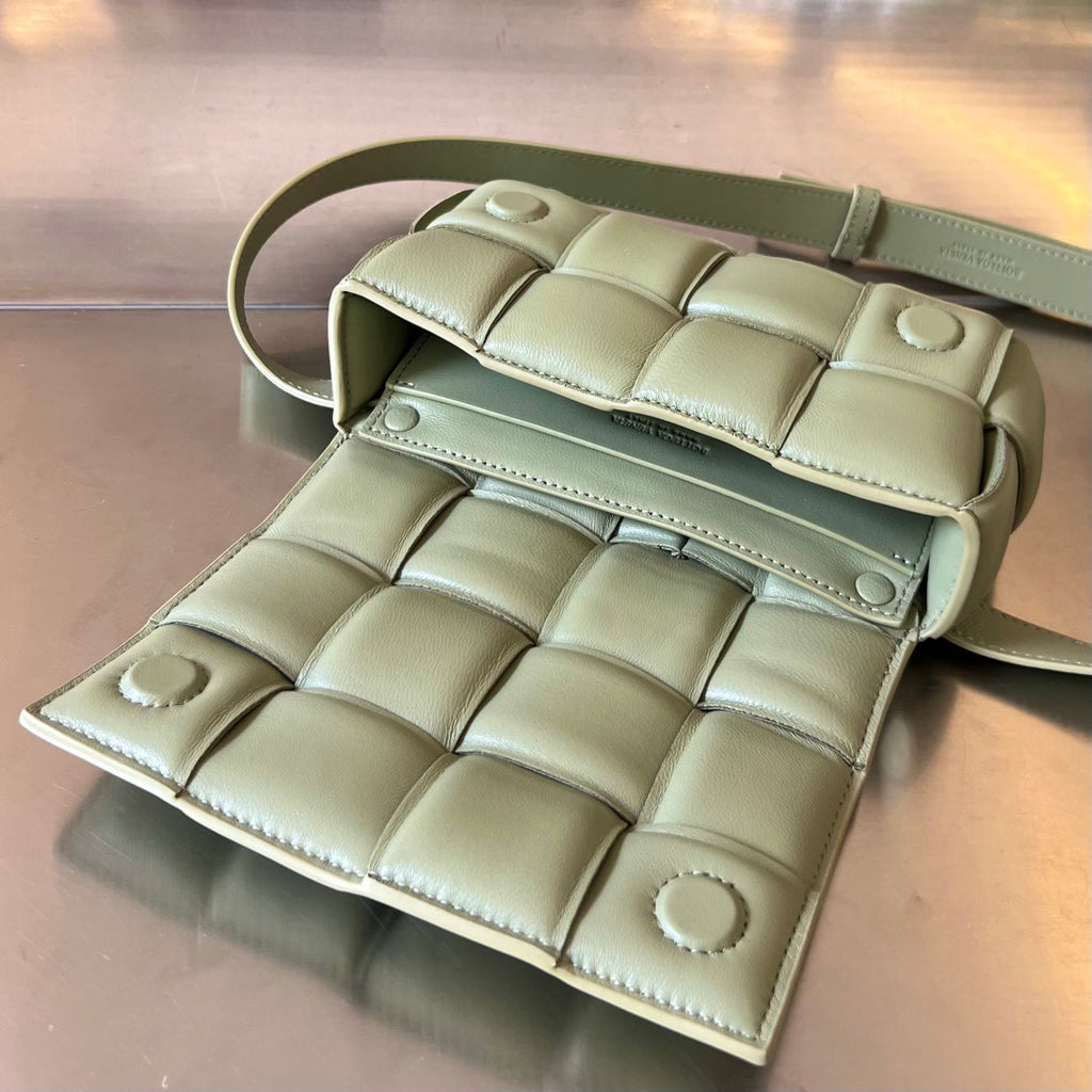 BOTTEGA VENETA MINI CASSETTE 18 IN WHITE CREAM LAMBSKIN