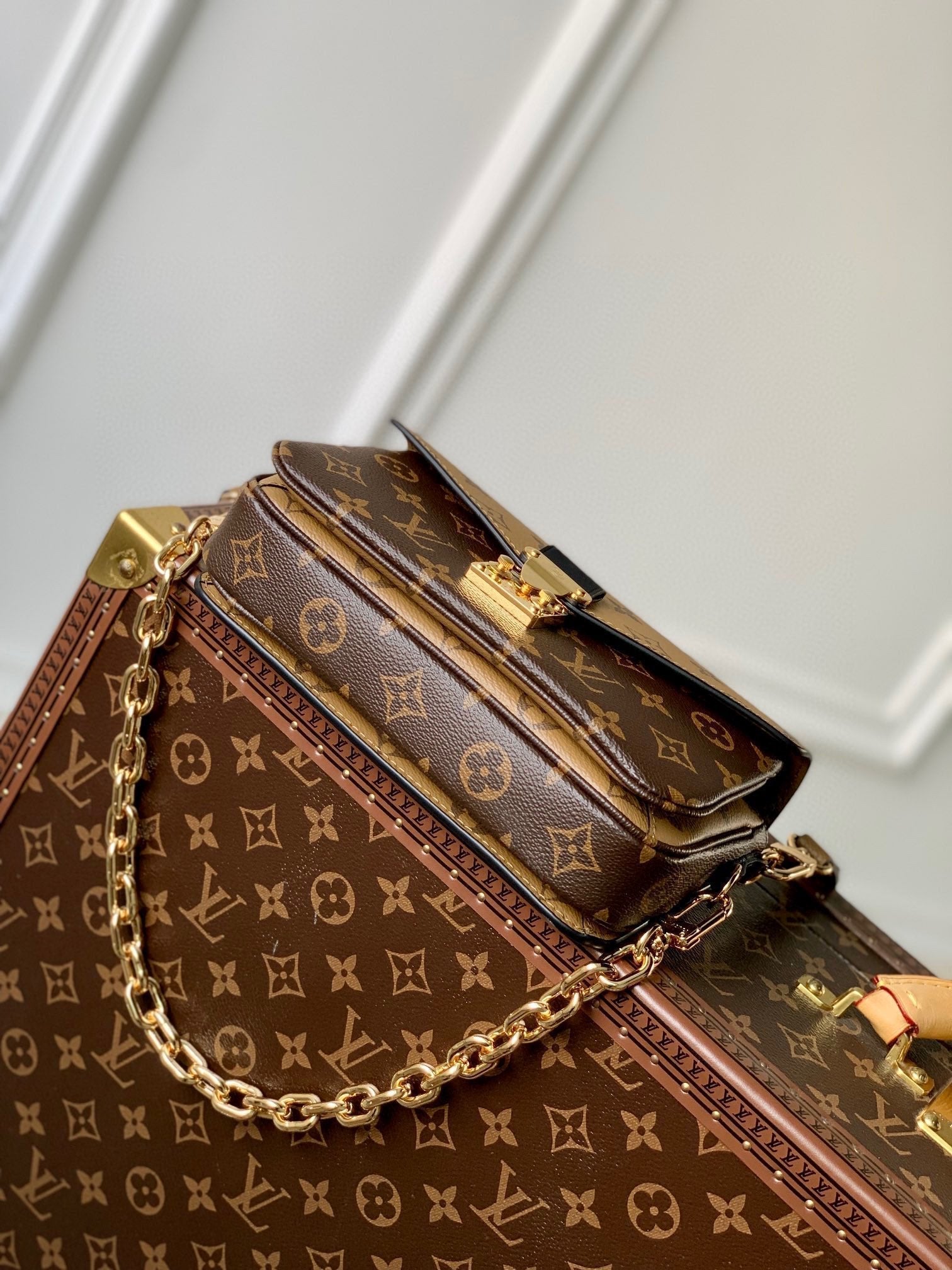 LOUIS VUITTON POCHETTE MÉTIS EAST WEST 21.5 IN BROWN MONOGRAM COATED CANVAS AND CALFSKIN