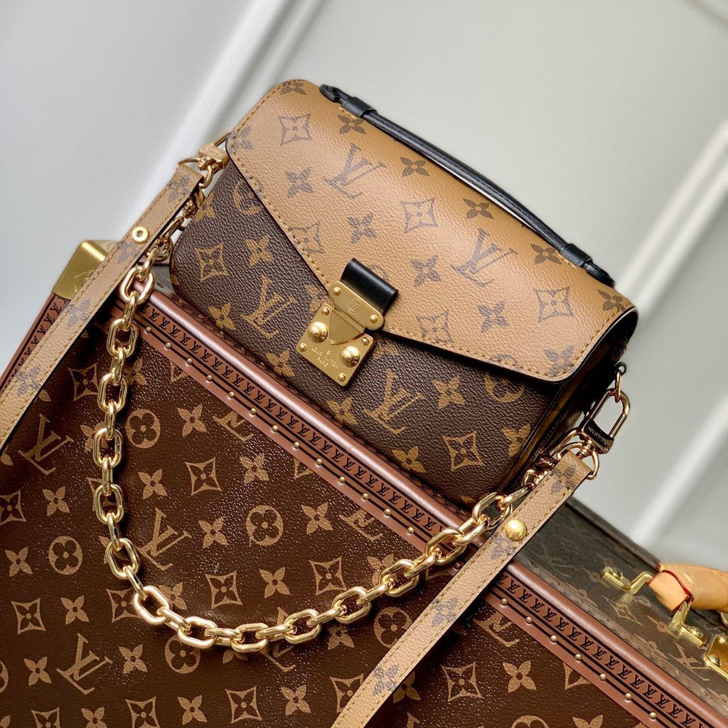 LOUIS VUITTON POCHETTE MÉTIS EAST WEST 21.5 IN BROWN MONOGRAM COATED CANVAS AND CALFSKIN