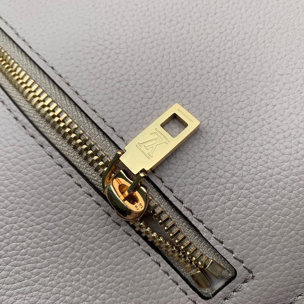 LOUIS VUITTON OXFORD 22 IN BEIGE LAMBSKIN GOLD HARDWARE