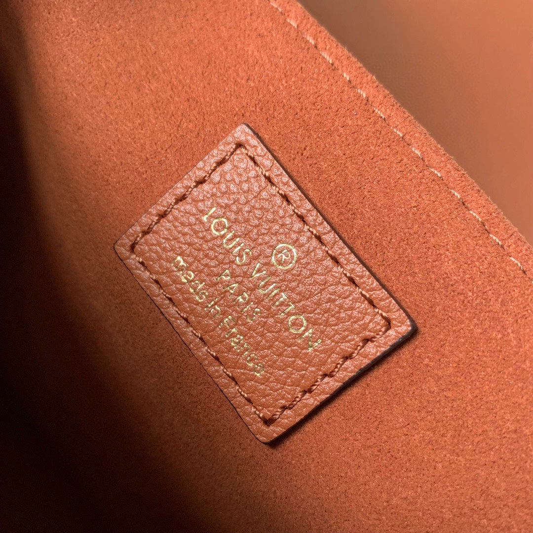LOUIS VUITTON OXFORD 22 IN FIRE ORANGE LAMBSKIN GOLD HARDWARE