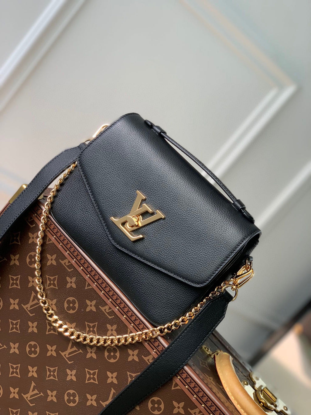 LOUIS VUITTON OXFORD 22 IN BLACK LAMBSKIN GOLD HARDWARE
