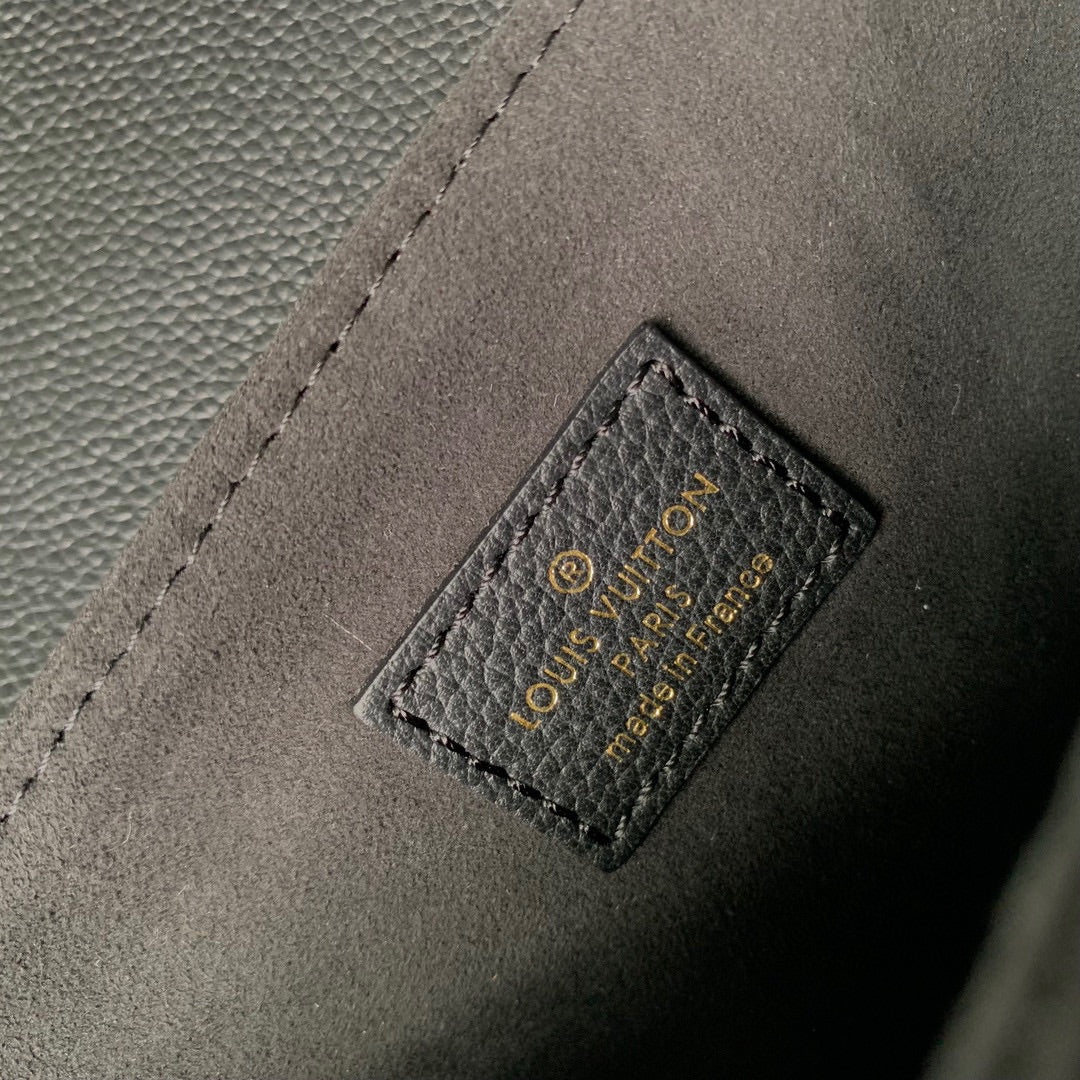 LOUIS VUITTON OXFORD 22 IN BLACK LAMBSKIN GOLD HARDWARE