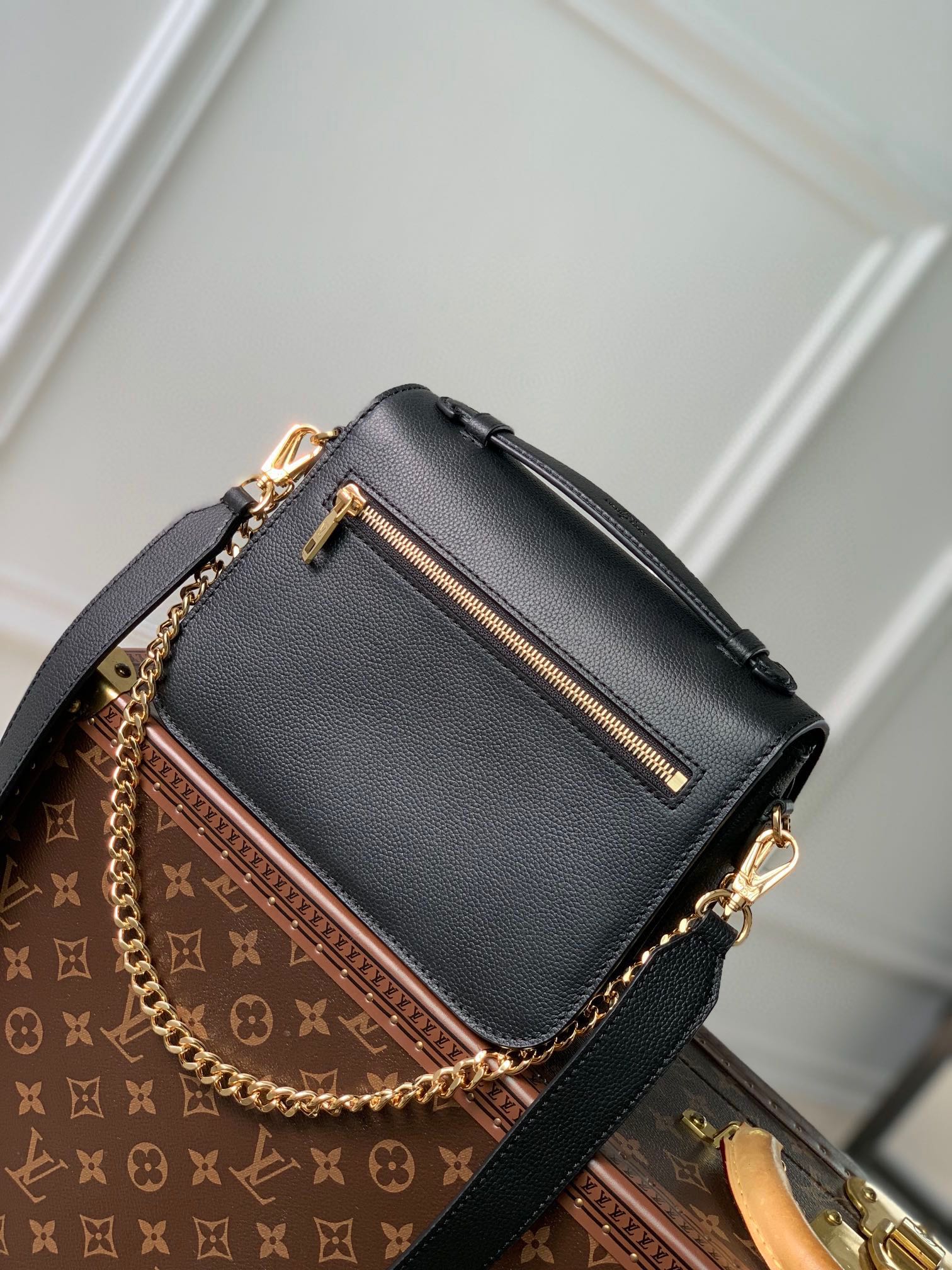 LOUIS VUITTON OXFORD 22 IN BLACK LAMBSKIN GOLD HARDWARE