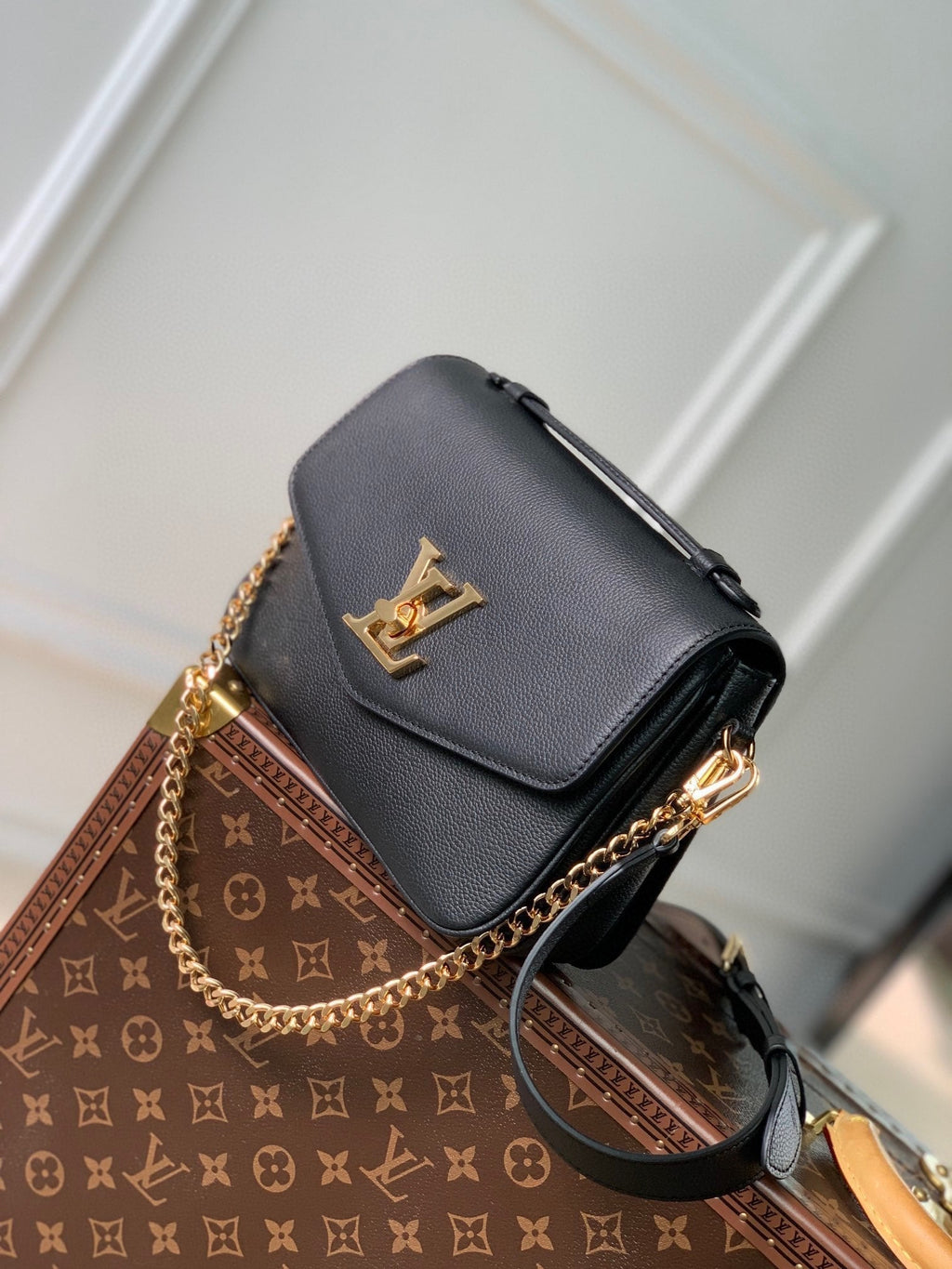LOUIS VUITTON OXFORD 22 IN BLACK LAMBSKIN GOLD HARDWARE