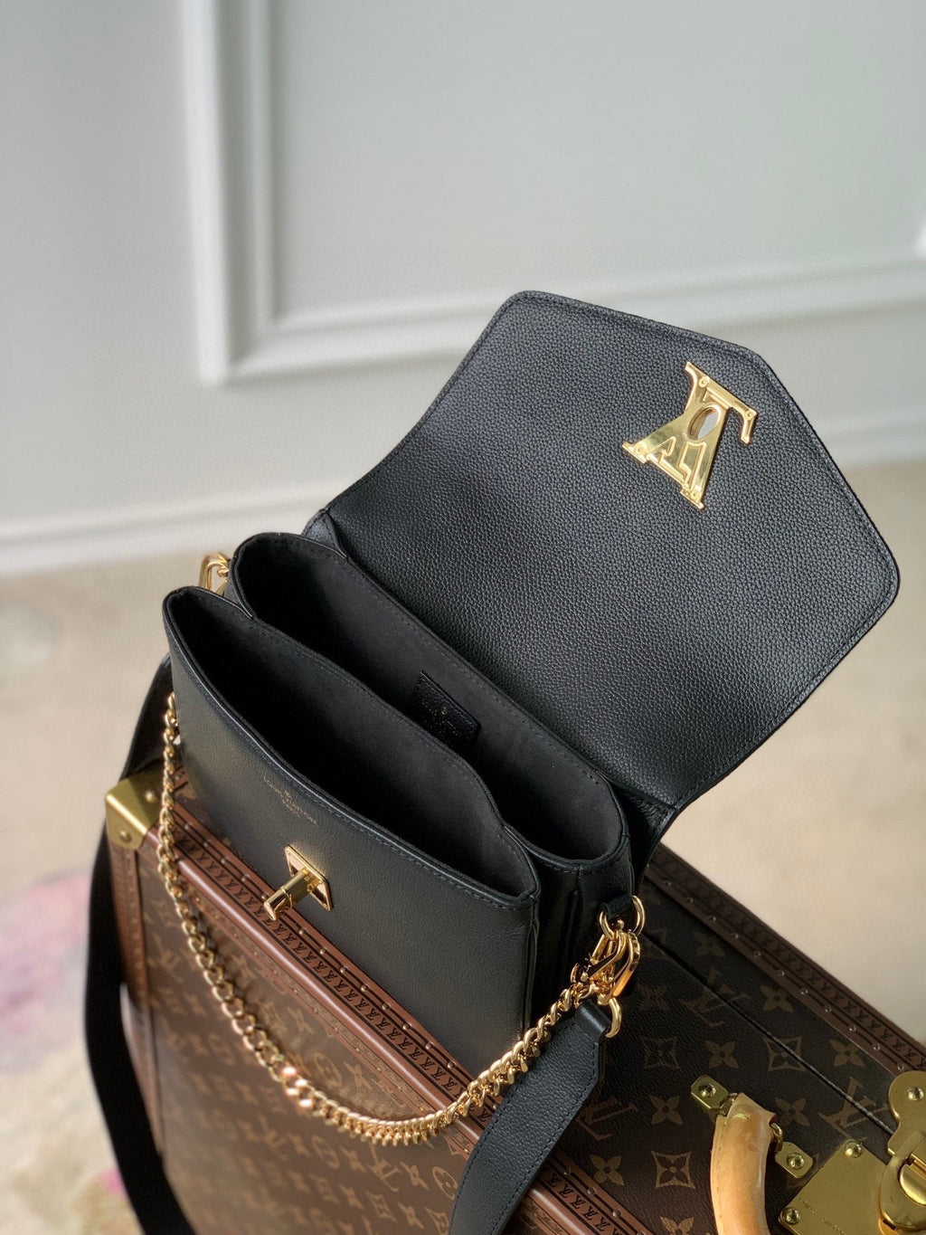 LOUIS VUITTON OXFORD 22 IN BLACK LAMBSKIN GOLD HARDWARE