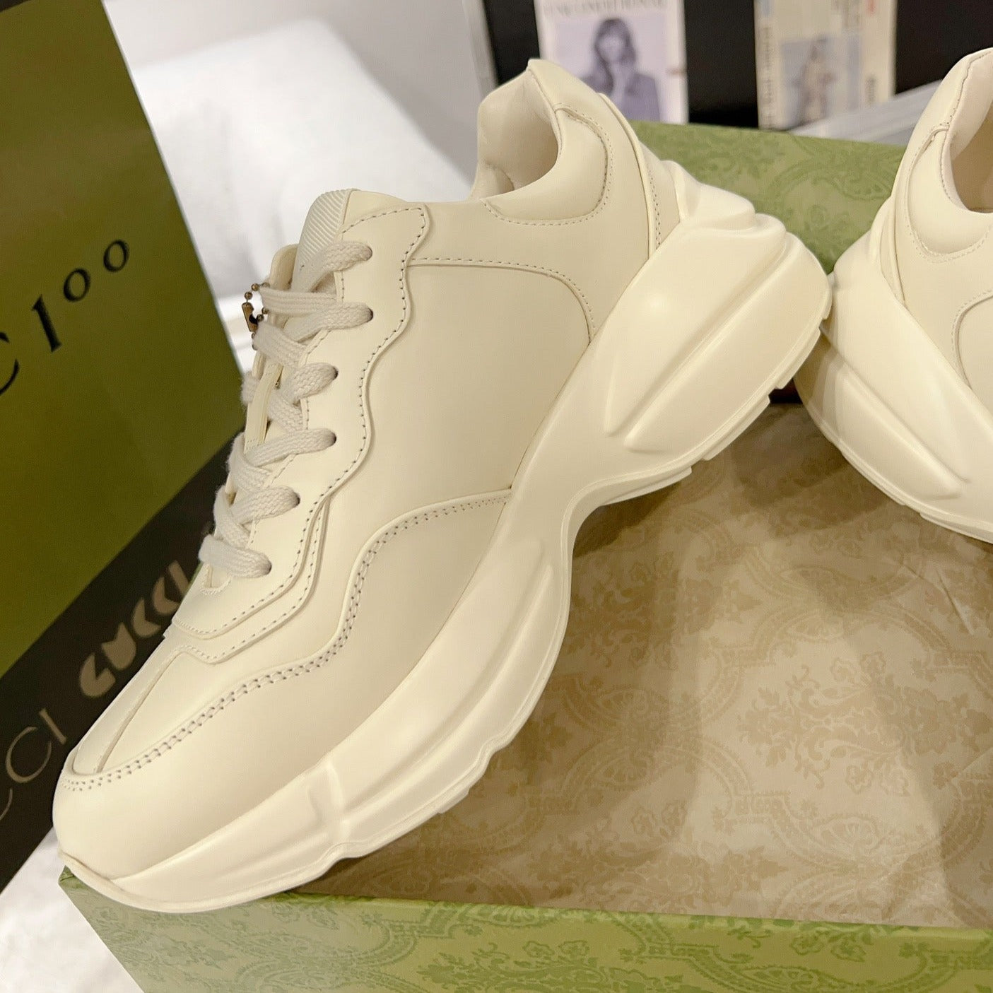 GUCCI Rhyton Trainer Leather White Black