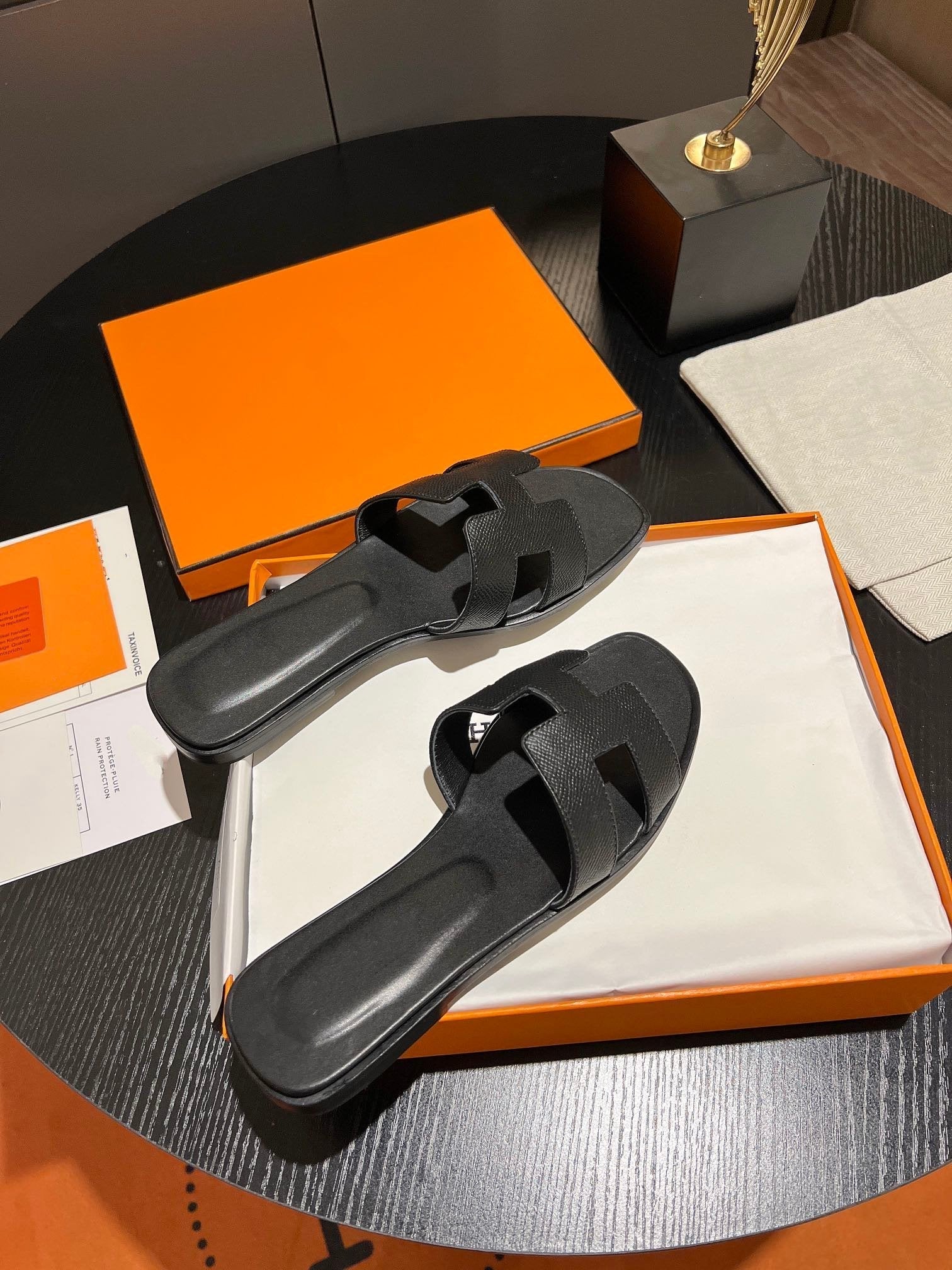 HERMES 0RAN SANDAL Leather Black