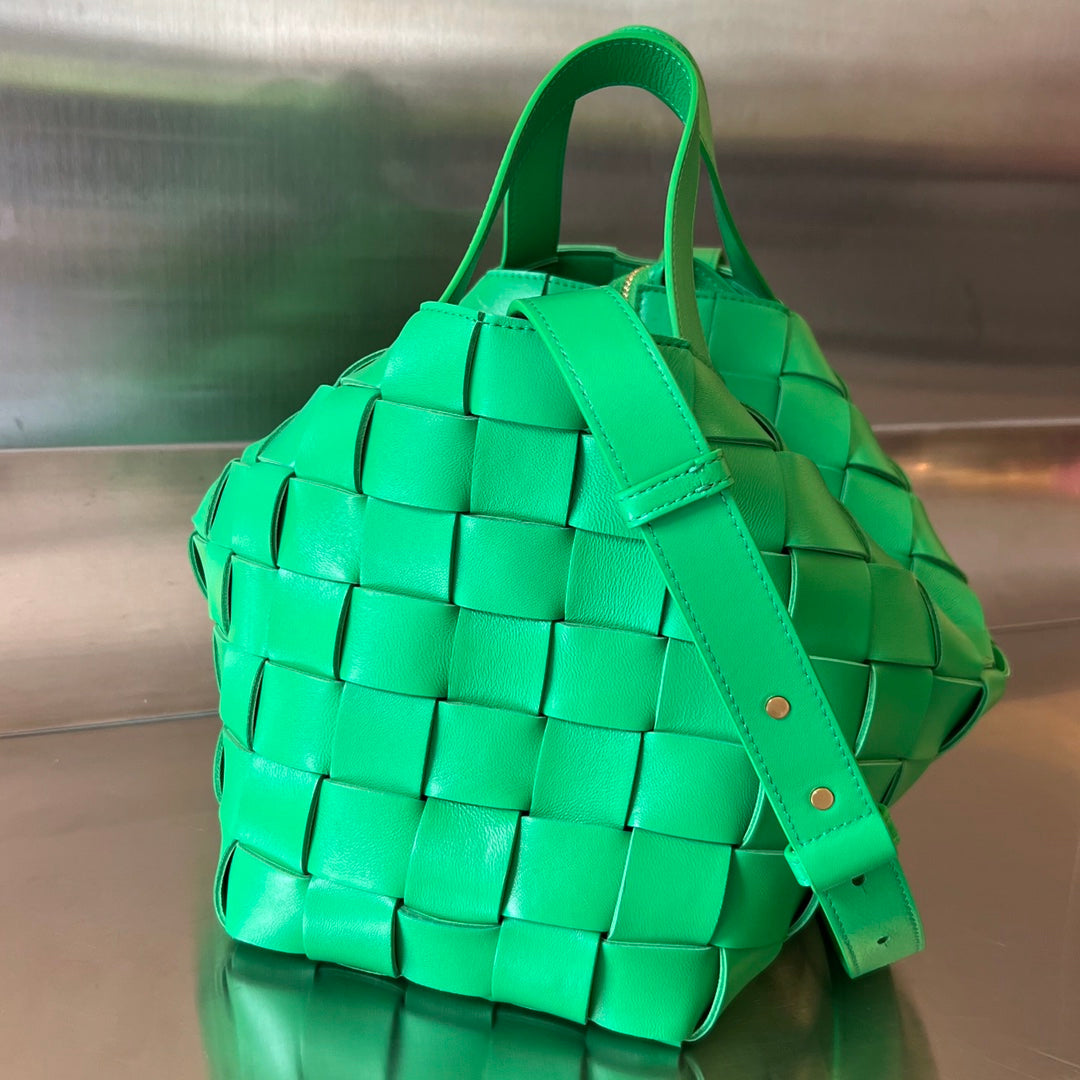 BOTTEGA VENETA MEDIUM 28 CASSETTE LIGHT GREEN LAMBSKIN