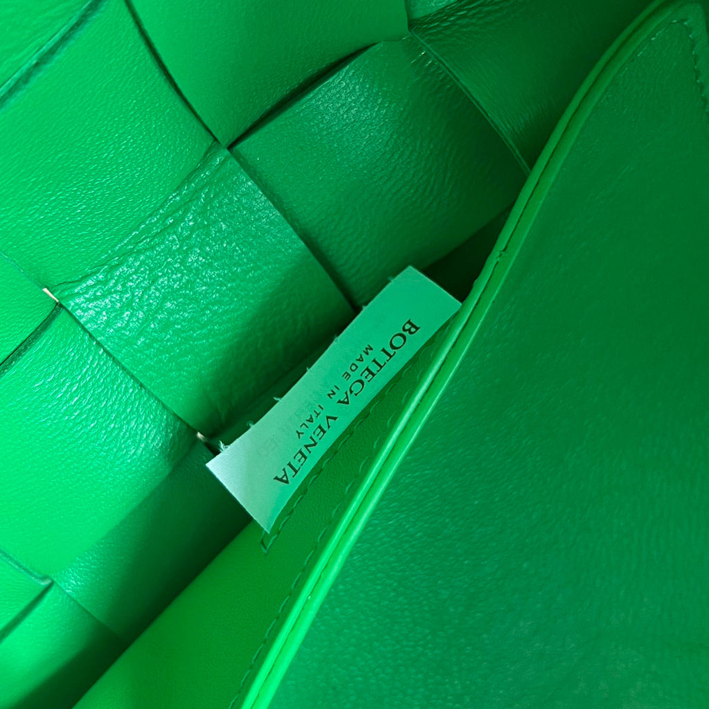BOTTEGA VENETA MEDIUM 28 CASSETTE LIGHT GREEN LAMBSKIN