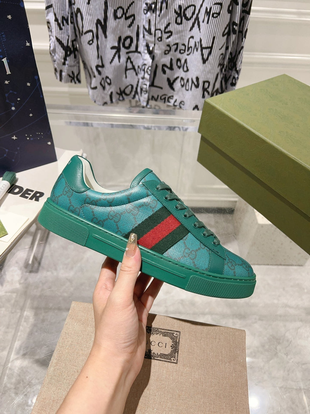 GUCCI ACE  SUPREME TRAINER OCEAN CALFSKIN