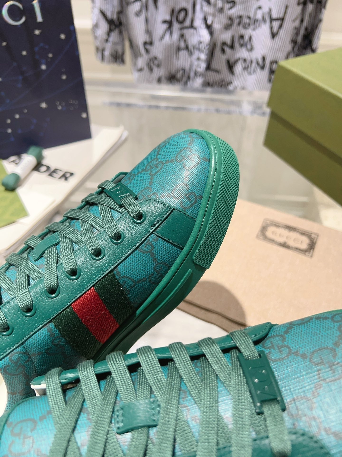 GUCCI ACE  SUPREME TRAINER OCEAN CALFSKIN