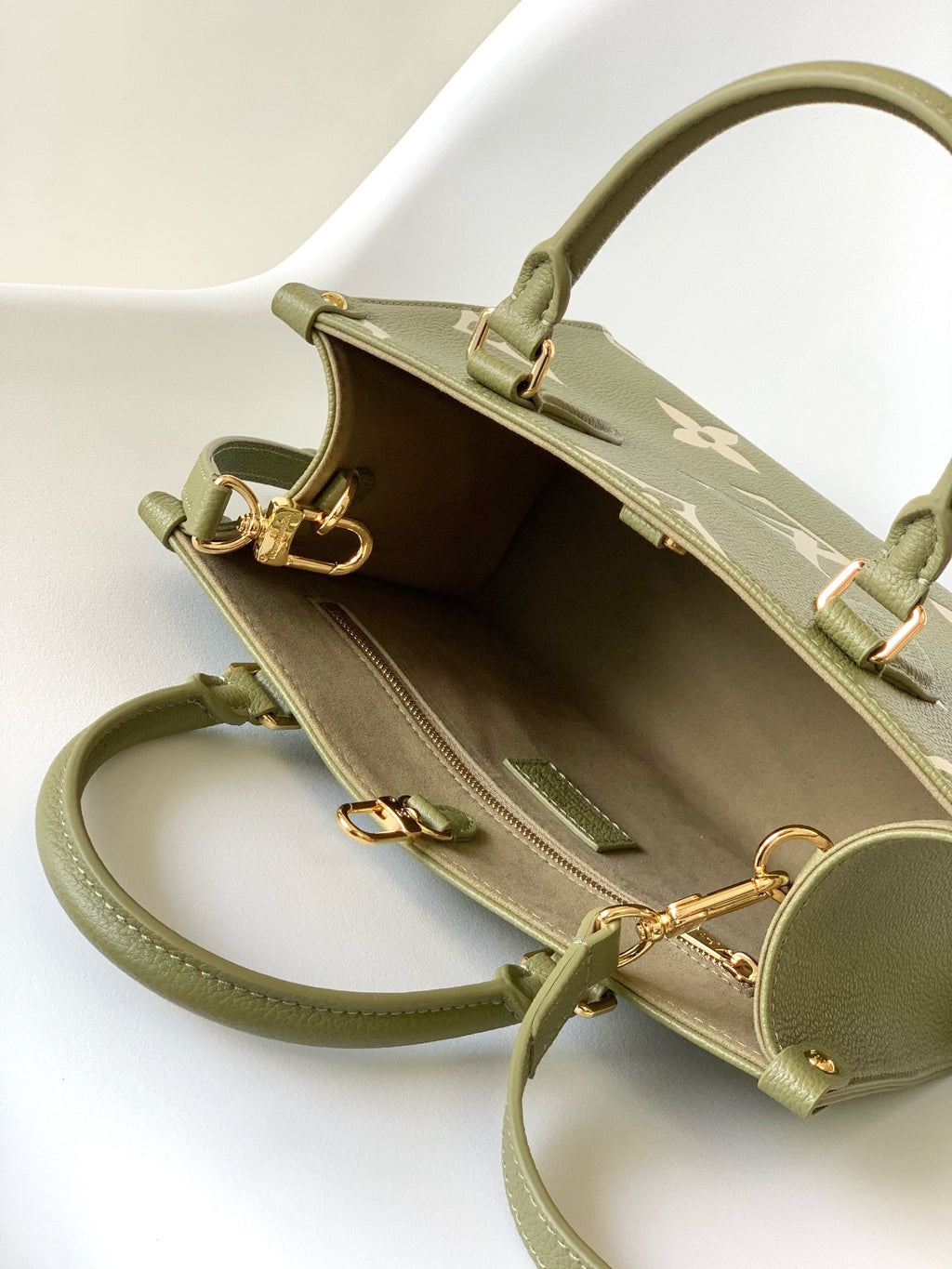 LOUIS VUITTON ONTHEGO PM 25CM GREEN WHITE