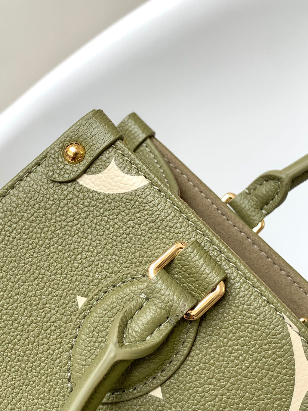 LOUIS VUITTON ONTHEGO PM 25CM GREEN WHITE