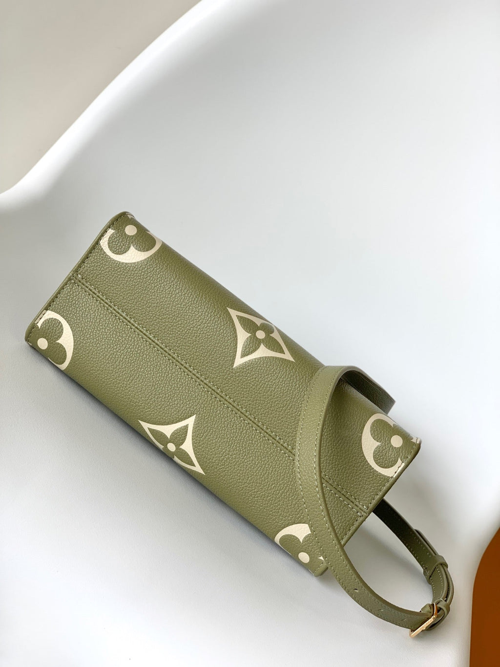 LOUIS VUITTON ONTHEGO PM 25CM GREEN WHITE