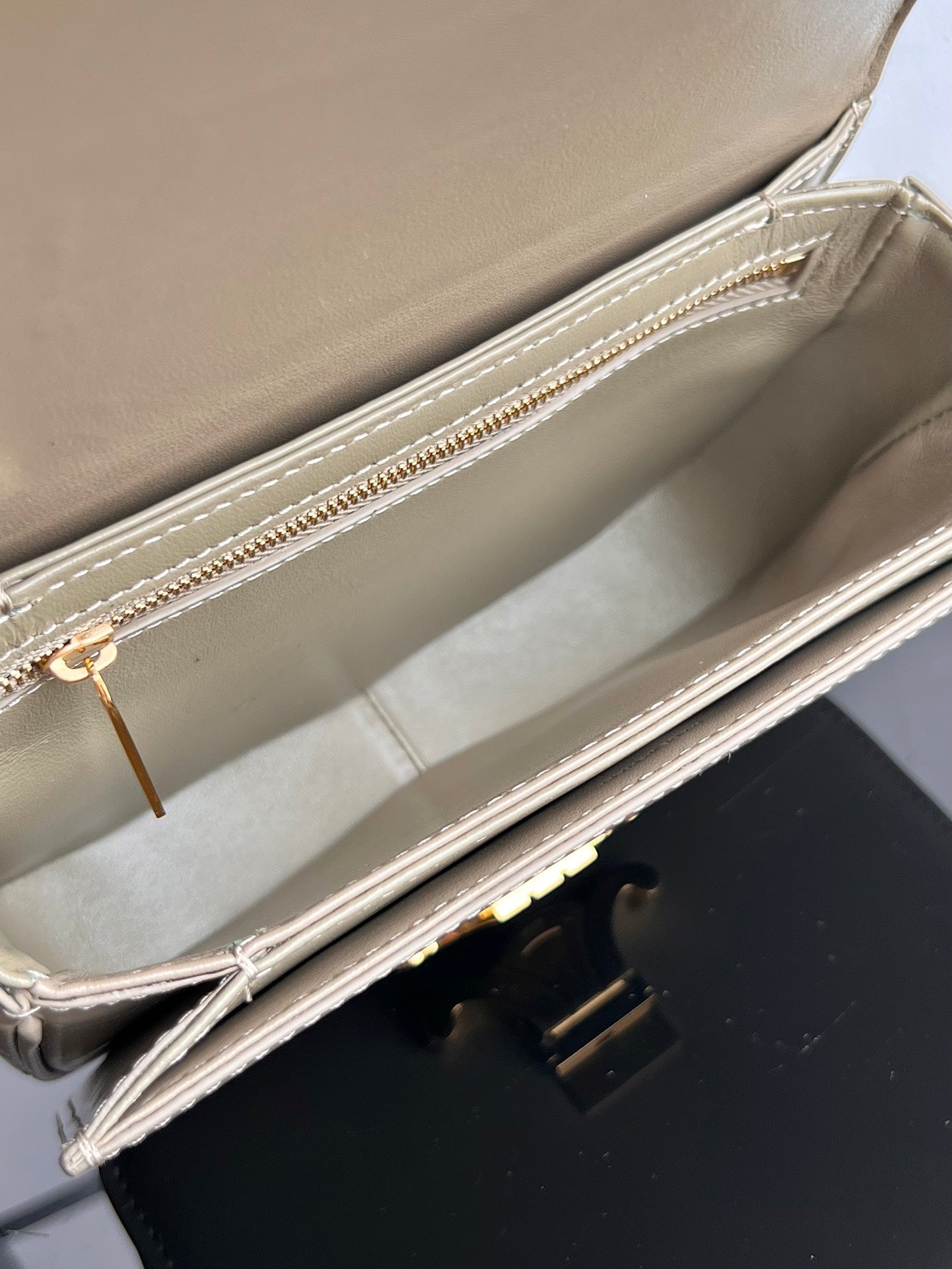 CELINE TRIOMPHE TEEN 22 PEBBLE GREY COWHIDE