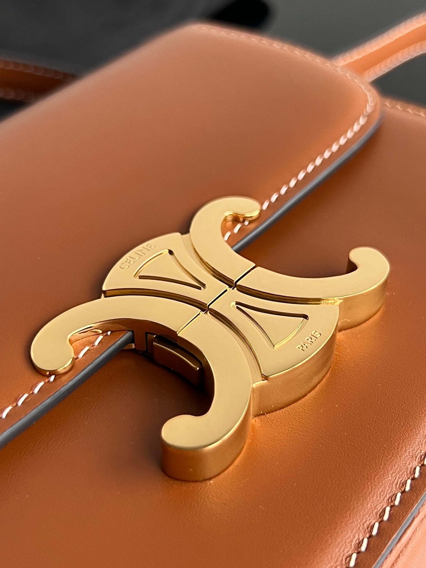 CELINE TRIOMPHE TEEN 22 CINNAMON BROWN COWHIDE