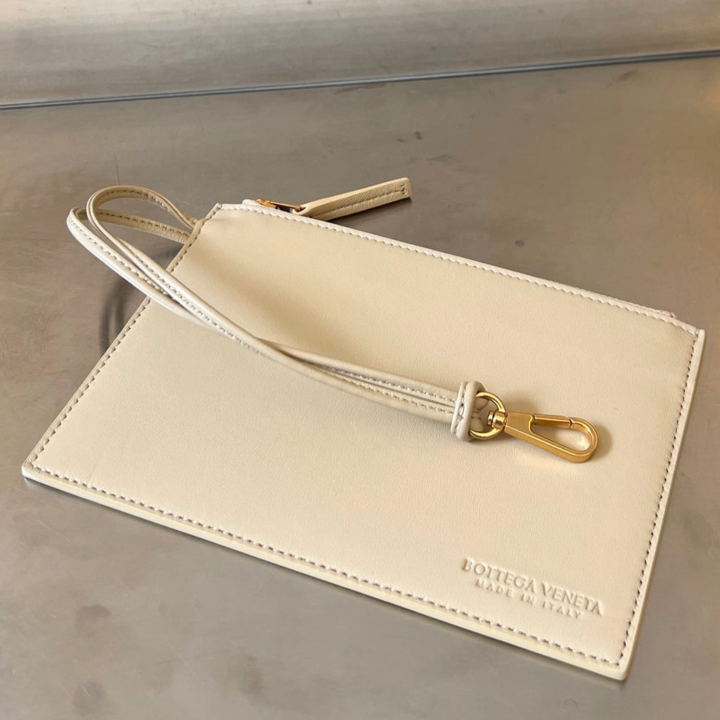 BOTTEGA VENETA SMALL 22 CASSETTE IN BEIGE LAMBSKIN
