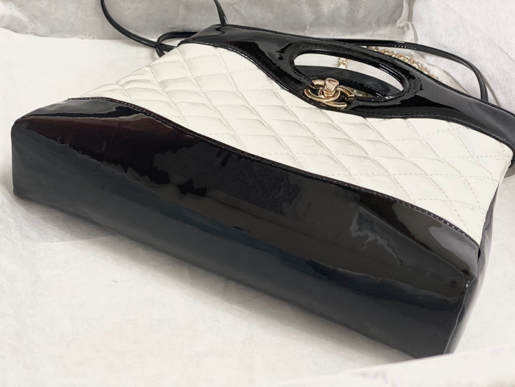 CHANEL MINI 23 SHOPPING BAG IN GLOSSY BLACK MIX WHITE CALFSKIN