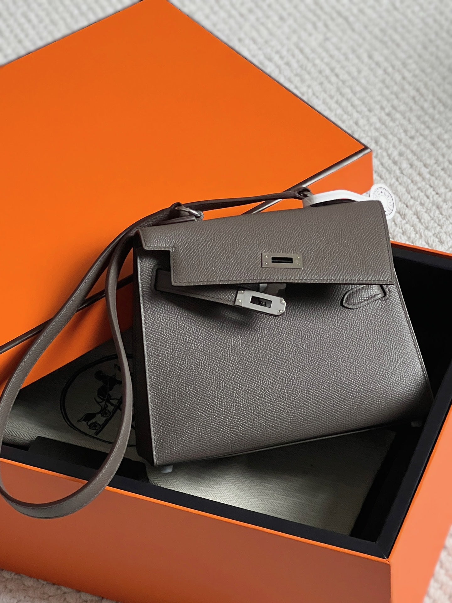 HERMES KELLY DESORDRE 20 IN WENGE BROWN EPSOM LEATHER WITH SILVER HARDWARE