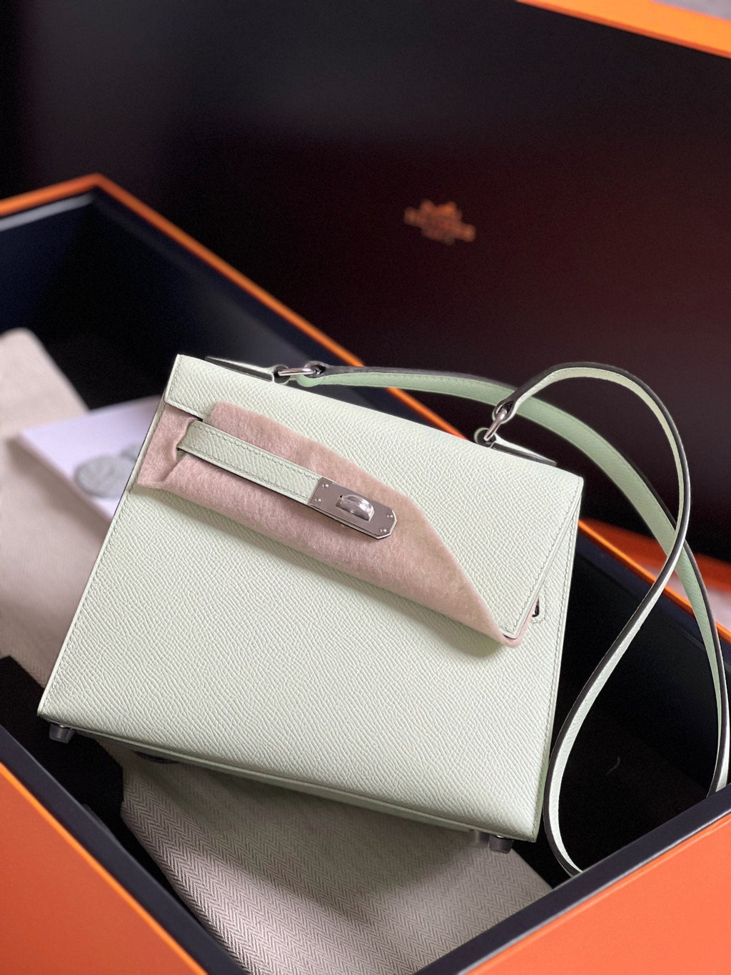 HERMES KELLY DESORDRE 20 IN WHITE EPSOM LEATHER WITH SILVER HARDWARE