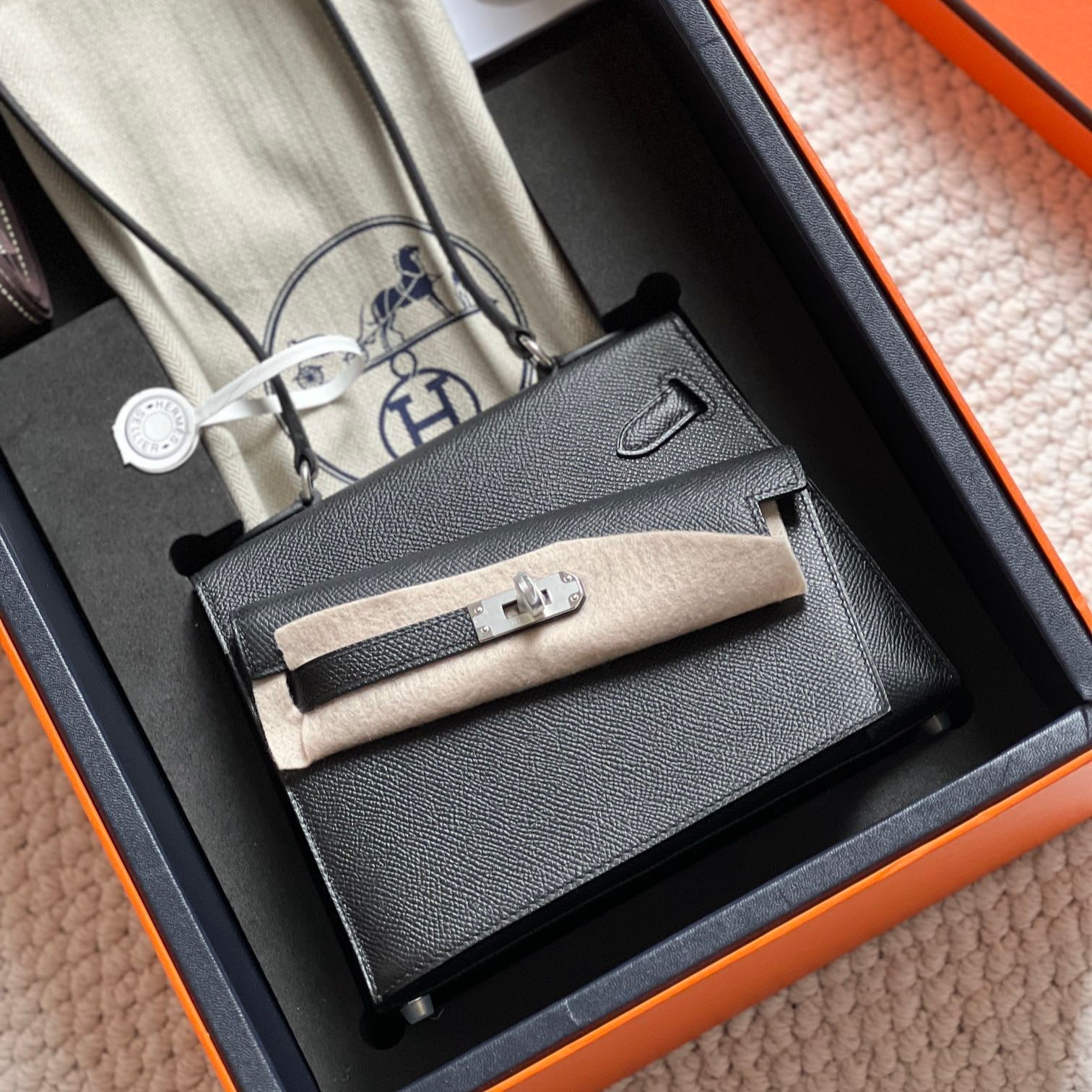 HERMES KELLY DESORDRE 20 IN BLACK EPSOM LEATHER WITH SILVER HARDWARE