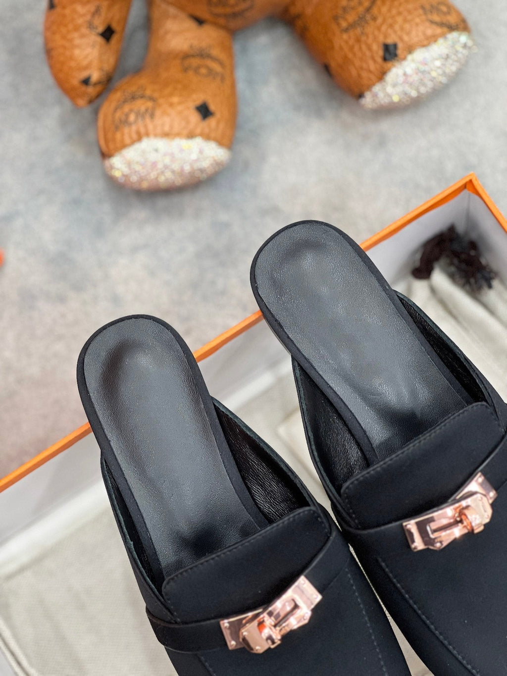 HERMES 0Z Mule Black Silk Thick Cloth/Sheepskin