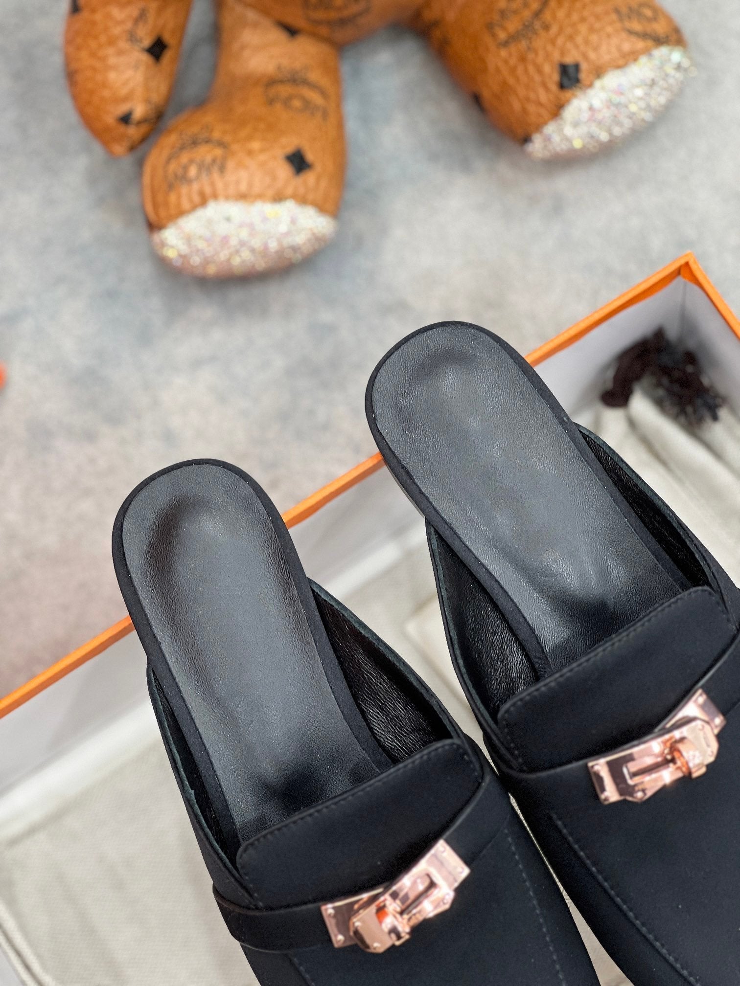 HERMES 0Z Mule Black Silk Thick Cloth/Sheepskin