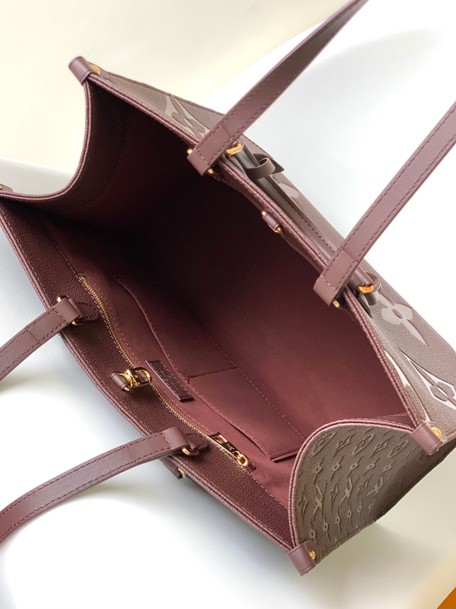 LOUIS VUITTON ONTHEGO MM 35CM CHERRY