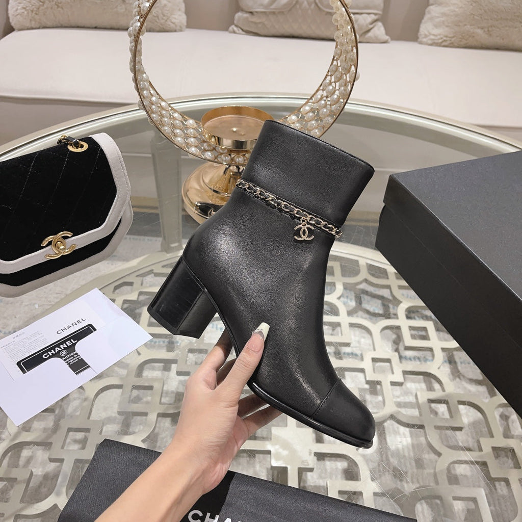 CHANEL MID-HEEL ANKLE BOOTS IN BLACK SMOOTH CALFSKIN